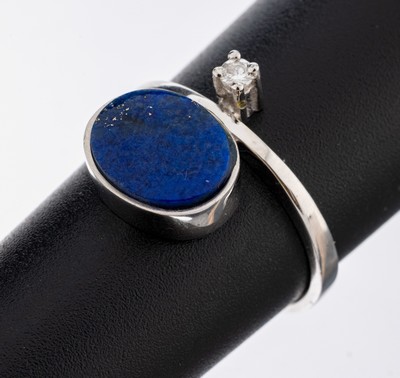 14 kt Gold Lapislazuli-Brillant-Ring, 1970er Jahre, WG 585/000, ovale Lapislazuliplatte,Brillant ca. 0.05 ct Weiß/si, RW 56, ca. 3.2 g