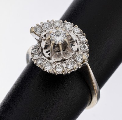 18 kt Gold Brillant-Ring, WG 750/000, 17 Brillanten zus. ca. 0.51 ct feines Weiß- Weiß/si, RW 50, ca. 4.6 g