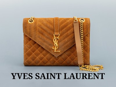 YVES SAINT LAURENT Envelope Handtasche, gestepptes Veloursleder in Cognacbraun, Schulterkette und Hardware goldfarb., innen schwarzer struktur. ...