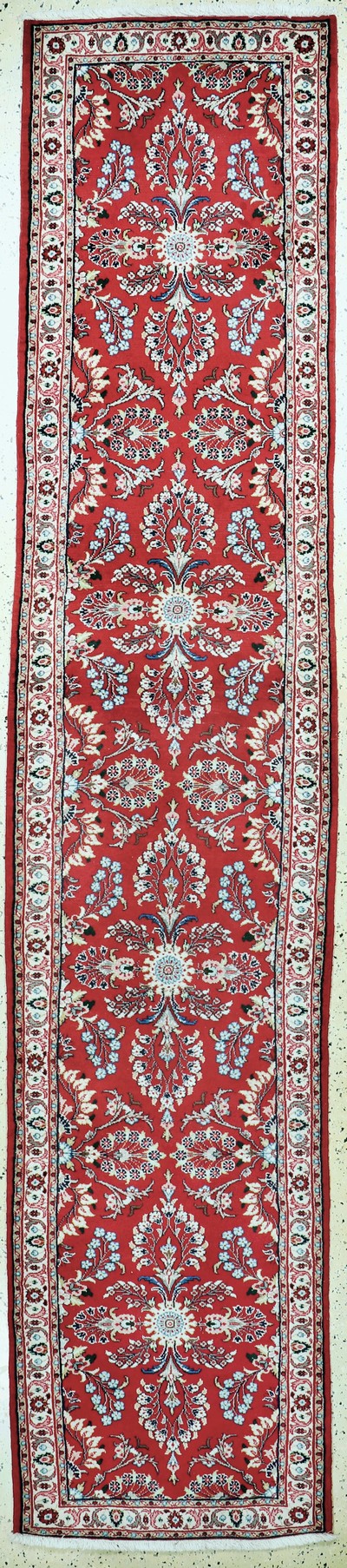 Sarogh, Persien, Ende 20.Jhd, Wolle auf Baumwolle, ca. 335 x 80 cm, EHZ: 2