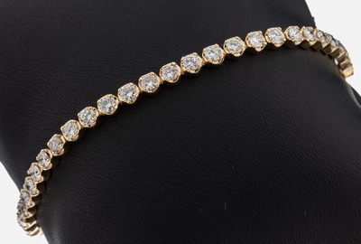 14 kt Gold Brillant-Armband, GG 585/000, 48 Brillanten zus. ca. 4.50 ct feines Weiß- Weiß/vvs-si, L. ca. 18.6 cm, Steckschloss mit 2 ...