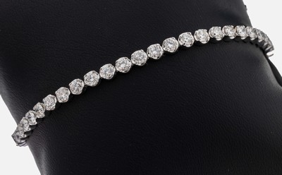 14 kt Gold Brillant-Armband, WG 585/000, 48 Brillanten zus. ca. 4.80 ct feines Weiß- Weiß/vvs-si, L. ca. 18.6 cm, Steckschloss mit 2 ...