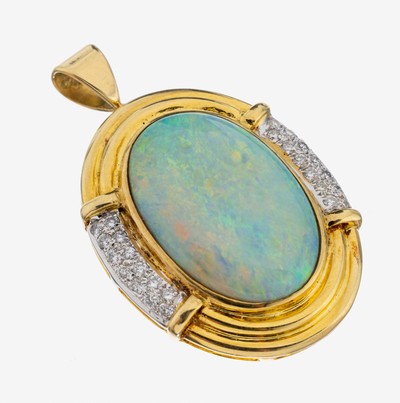 18 kt Gold Opal-Brillant-Anhänger, GG/WG 750/000, mittig ovaler Opalcabochon ca. 8.00 ct, mit schönem Farbspiel in blau, grün und gelb, seitl. in ...