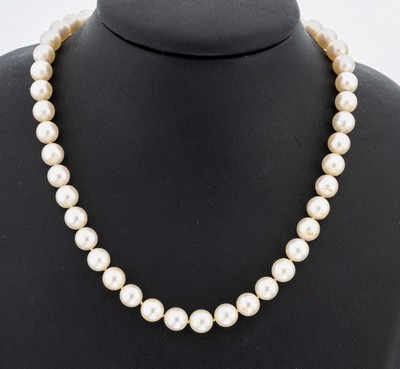 Lange Akoyazuchtperlenkette, endlos, cremef. Perlen, D. ca. 8.4 mm, L. ca. 80 cm