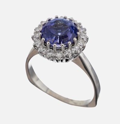 18 kt Gold Tansanit-Brillant-Ring, WG 750/000, mittig mit rundfacett. Tansanit ca. 3.25 ct, umgeben von 16 Brillanten zus. ca. 0.72 ct feines ...