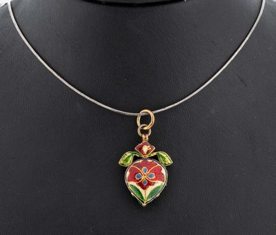 21.6 kt Gold Email-Anhänger, Nordindien, wohl um 1900, GG 900/000, polychrom emailliert, rs. weiße Saphire und kl. Diamantrosen, an Kette, 925er ...