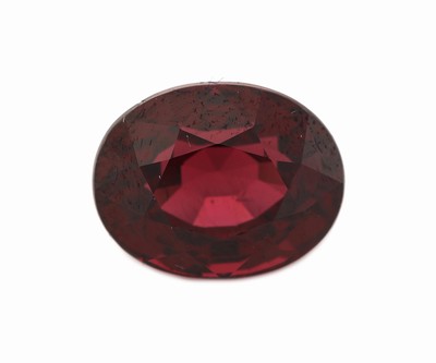 Loser Rhodolith, ca. 7.0 ct, ovalfacett.