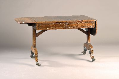 Feiner Damenschreibtisch, England, um 1830, Palisanderfurnier, Korpus mit 2 Schubladen , seitlich eine Wange zum aufklappen, auf elegant ...