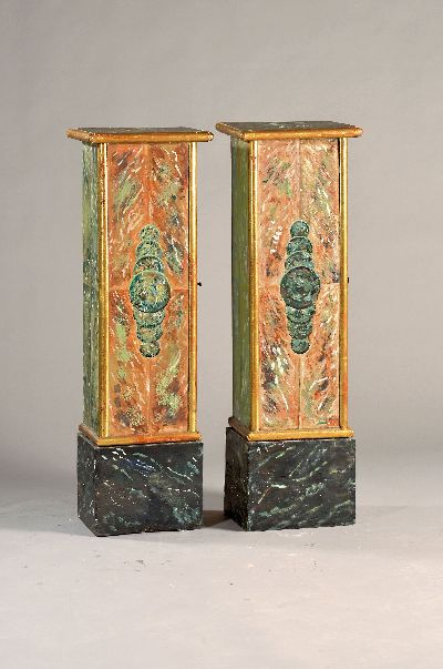 Paar Säulen/Schränkchen, um 1800, Holz gefaßt, Tür sekundär versetzt, Oberfläche z.T. vergoldet, ca. 100x31x28 cm, EZ 2