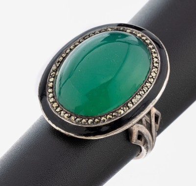 Art Deco Achat-Markasit-Ring, um 1925-30, Silber gepr., mittig grüner Achat-Cabochon, gefärbt, Markasiten, schwarzer Hartlack, RW 54