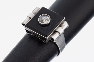 Art Deco Platin Onyx-Diamant-Ring, um 1925, Pt gepr., Onyxplatte, Diamantrose ca. 0.25 ct Weiß/si, RW 52, ca. 7.2 g