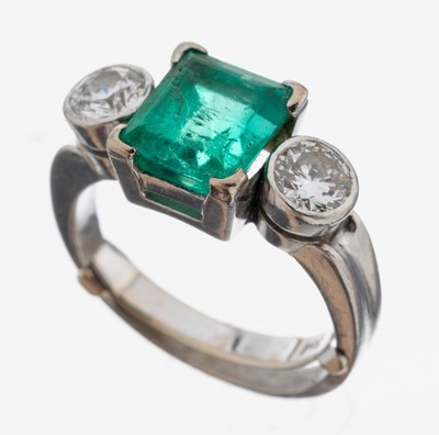 ENTFÄLLT Platin Diamant-Smaragd-Ring, 1930er Jahre, Pt 950/000, facett. Smaragd ca. 2.00 ct, schöne Farbe, nat. Merkmale, 2 Altschliff- diamanten ...