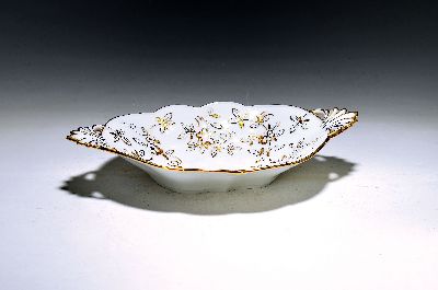 Ovale Anbietschale, Meissen, Pfeifferzeit, um 1924-34, 1.Wahl, mit floralem Relief, dieses vergoldet, ca. 6x33x20cm