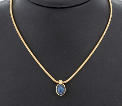 14 kt Gold Saphir-Brillant-Anhänger, GG 585/000 gepr., ovaler Saphir-Cabochon ca. 4.0 ct, Brillant ca. 0.05 ct Weiß/si, an Schlangenkette, L. ca. ...