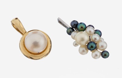 Konvolut 14 kt Gold Perl-Anhänger, GG/WG 585/000, 1 x GG Clipanhänger mit Perle, schönes Lüster, und 1 x WG Anhänger mit kl. weißen und grauen ...