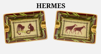 Seltenes HERMES Miniatur Aschenbecher-Paar ausder Jungle-Serie, Porzellan, cremefarb. Fond mit Affen- bzw. Okapi-Motiv, brauner Randmit grünem ...