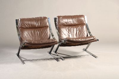 Paar Sessel, Design Paul Tuttle (1918-2002), Ausformung Strässle Schweiz, Metallgestell verchromt, dunkelbrauner Lederbezug, ca. 70x66x74cm, Sitzh. ...