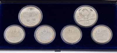 Set 6 Silbermünzen, XXII. Olympiade Moskau, 1980, 2 x 10 Rubel, 4 x 5 Rubel, Darstellungen verschiedener Gebäude, in Münzkapseln, mit orig. Etui
