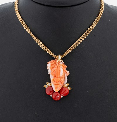 18 kt Gold Korallen-Brillant-Anhänger, GG 750/000, geschnitzte Koralle, Darstellung eines Clowns, 3 Korallencabochons von sehr schöner Farbe als ...