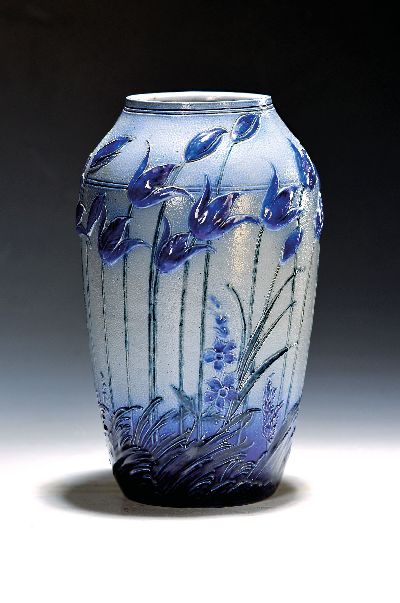 Jugendstilvase, Hubert Krummeich-Remmy, Obertschdorf, Elsass, um 1900, Steinzeug, umlaufender reliefierter Blumendekor, blau und grün staffiert, ...