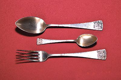 Besteck, Warschau, Polen, Anfang 20. Jh., 875er Silber, 6 Suppenlöffel, 6 Gabeln, 4 Kaffeelöffel, polnische Kokoschnikpunze und Meistermarke AB, ...