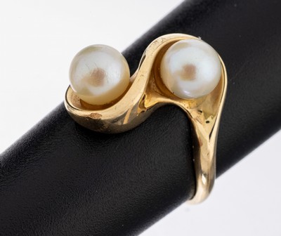 14 kt Gold Perl-Ring, GG 585/000, geschwungen, 2 Akoyazuchtperlen, D. ca. 6.1 mm, RW 53, ca. 4.1 g