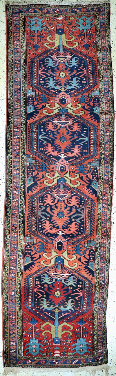 Heriz alt, Persien, Anfang 20.Jhd, Wolle auf Baumwolle, ca. 303 x 90 cm, EHZ: 2