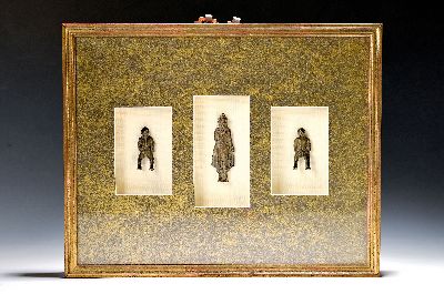 Drei Miniaturfiguren, wohl Tibet/Nepal 2. Hälfte 19. Jh., stehender Buddha, H. ca. 8.5 cm, zwei Adoranten, H.ca. 4.5 cm Mann und Frau, alle drei in ...