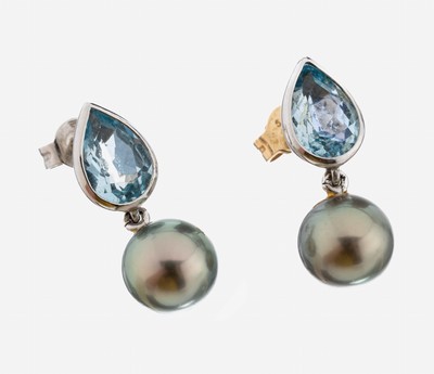Paar 14 kt Gold Topas-Perl-Ohrstecker, WG 585/000, schlichtes Design, 2 facett. Blautopastropfen (beh.) zus. ca. 2.20 ct, 2 bewegl. abgehangene ...