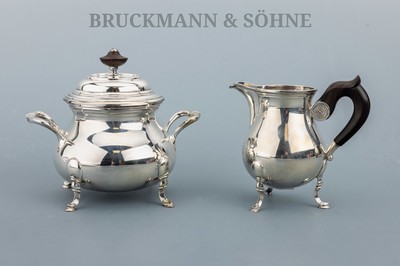 Set Sahnegießer und Zuckerdose, deutsch, wohl 1950er-60er Jahre, 925er Silber, schlichte bauchige Grundform, Sahnegießer auf 3 Füßen, Griff aus ...