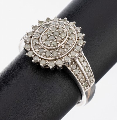 Brillant-Ring, 925er Silber, ovaler Ringkopf, mehrstufiger Aufbau, 66 Brillanten zus. ca. 0.85 ct Weiß-Getönt-Gelb/p3, RW 63, ca. 6.5 g