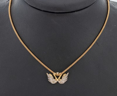 8 kt Gold Diamant-Anhänger, GG 333/000, part. rhod., Darstellung zweier Schwäne, kl. 8/8-Diamanten, an Kette, GG 585/000, L. ca. 50cm, ...