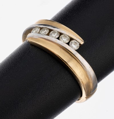 14 kt Gold Brillant-Ring, GG 585/000, part.rhod., 5 Brillanten zus. ca. 0.20 ct l.get.Weiß/si, RW 56, ca. 3.7 g