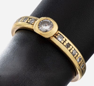 14 kt Gold Brillant-Ring, GG 585/000, 11 Brillanten zus. ca. 0.35 ct (grav.) Weiß/p1, 1 Stein stark besch., RW 57, ca. 3.2 g, Reinigung ...