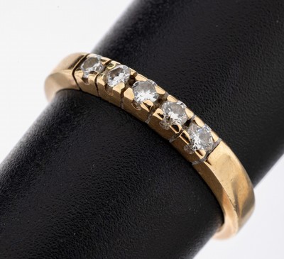 14 kt Gold Brillant-Ring, GG 585/000, 5 Brillanten zus. ca. 0.15 ct Weiß/p1, RW 56, ca. 2.7 g, Reinigung notwendig