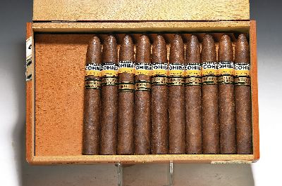 25er Kiste mit 22 Piramides Edicion Limitada 2001, Cohiba, Havana, Kuba, Piramides, Ringmaß 52, in geöffneter orig. Holzkiste; Provenienz: aus ...