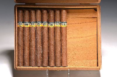 25er Kiste mit 20 Esplendidos, Cohiba, Havana, Kuba, sog. "Kanzlerzigarre", Julieta No. 2, Ringmaß 47, in orig. Holzkiste, geöffnet; ...