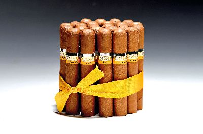 25er Kiste mit 24 Robustos, Cohiba, Havana, Kuba, 2009, Robusto, Ringmaß 50, in geöffneter orig. Holzkiste; Provenienz: Aus Schweizer ...