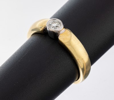 14 kt Brillant-Ring, GG/WG 585/000, in WG gefasster Brillant ca. 0.10 ct feines Weiß- Weiß/si, RW 57, ca. 4.0 g