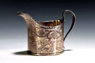 Sahnekännchen aus Silber, wohl I. Lundberg, Schweden, 1811, mind. 800er Silber, gravierter Blattrankendekor, innenvergoldet, ca. 138g, Jahresmarke E ...