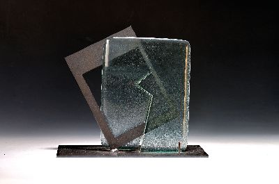 Krista Minten, geb. 1944 Hennef, Stahl- und Glasskulptur "Glas Konstruktiv", auf Stahlsockel signiert, H. 30 cm, aus der Skulpturen-Serie ...