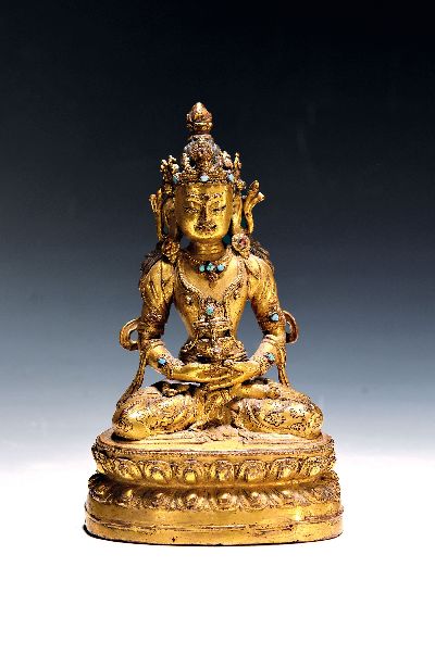 Amitayus mit Amrita-Gefäß, Tibet, 1.Hälfte 19.Jh., Bronze feuervergoldet, Besatz mit Türkisen, doppelter Lotussockel, Boden verschlossen, ca. ...