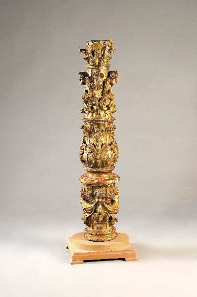 Fragment einer Barocksäule/Kerzenleuchter, wohl süddeutsch, um 1750, wohl Lindenholz , aufwendig beschnitzt mit Engelsköpfen und Blättern, ...