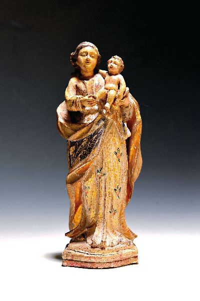 Kleine Mutter Gottes mit Kind/Madonna, um 1770/80, Lindenholz geschnitzt, Reste von Originalbemalung, Altersschäden, H. ca. 30.5 cm