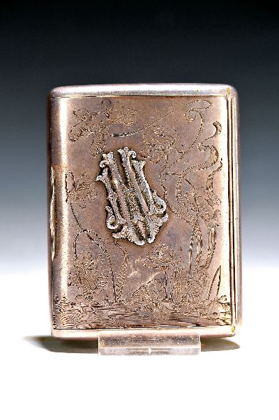 Zigarettenetui aus Silber, Russland, Anfang 20. Jh., Kokoshnik-Marke 1899-1908, Silber, innenvergoldet, Monogramm HM, Deckelgravur mit floralen ...