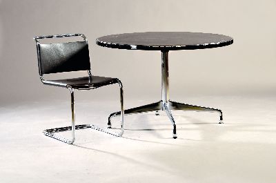 Vitra Eames Contract Table und 6 x klassische Freischwinger, (Modell 574) im Spoleto-Design,wohl Knoll, 70-80 Jahre, a. Tisch mit gegossenem ...