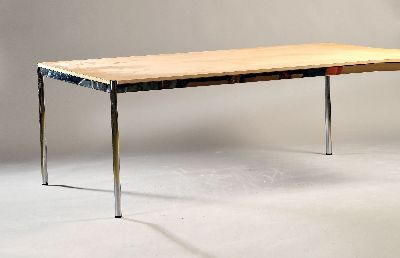 Konferenztisch, USM Haller, verchromte Metallbeine, Holzplatte, ca. 74x200x120 cm, EZ 2