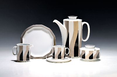 Mokkaservice, Rosenthal studio-linie, Form Polygon, Entwurf Tapio Wirkkala, schwarz und silbern staffiert, Kanne, Zuckerdose, Milchkännchen, 6 ...