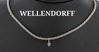 18 kt Gold WELLENDORFF Collier, WG 750/000,Modell Silky, 3-rhg. in sich gedreht, leicht verzogen, typ. W-Abhängung mit kl. Brillant, L. ca. 43 cm, ...