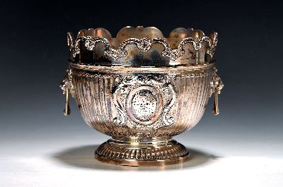 Sektkühler bzw. Cache pot, William Hutton & Sons Ltd., London, 1897, Mit Widmung für einen verdienten Sekretär der "Primrose League", ...